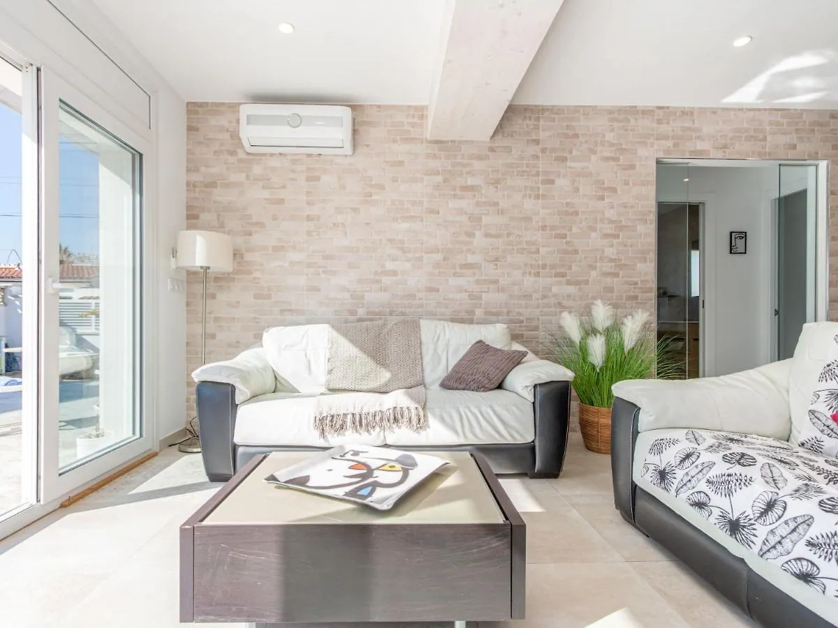 Holiday Home Casa Filisa By Interhome Empuriabrava